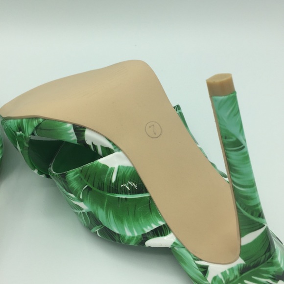 🎊HP🎉UNIQUE GREEN LEAF PRINT HEELS - Picture 3 of 8